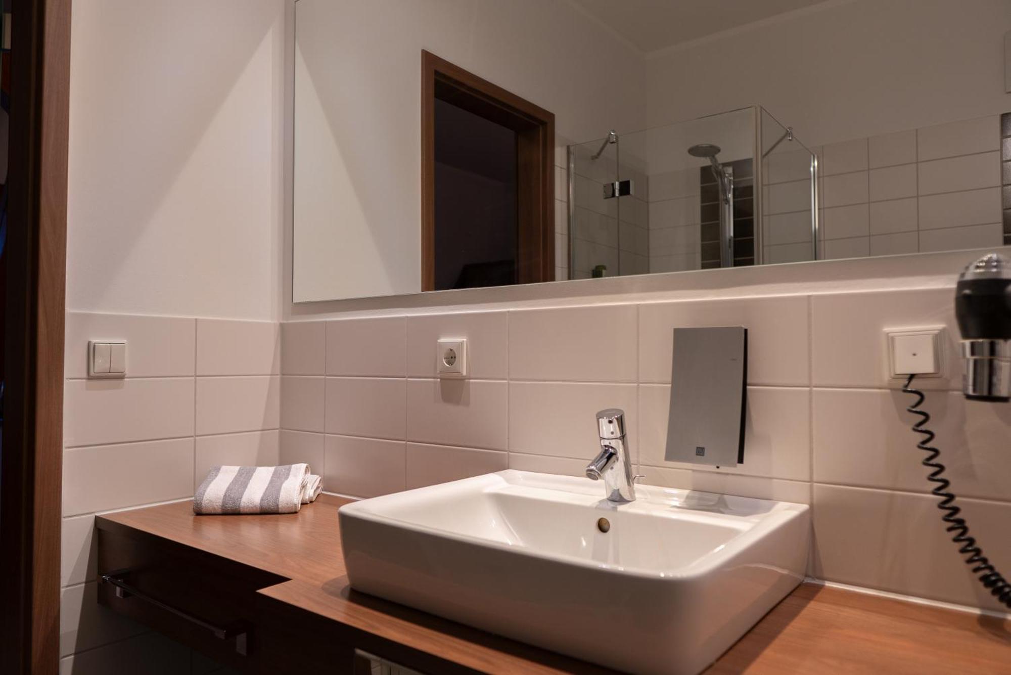 Hotel Bruehlerhoehe แอร์ฟวร์ท ภายนอก รูปภาพ