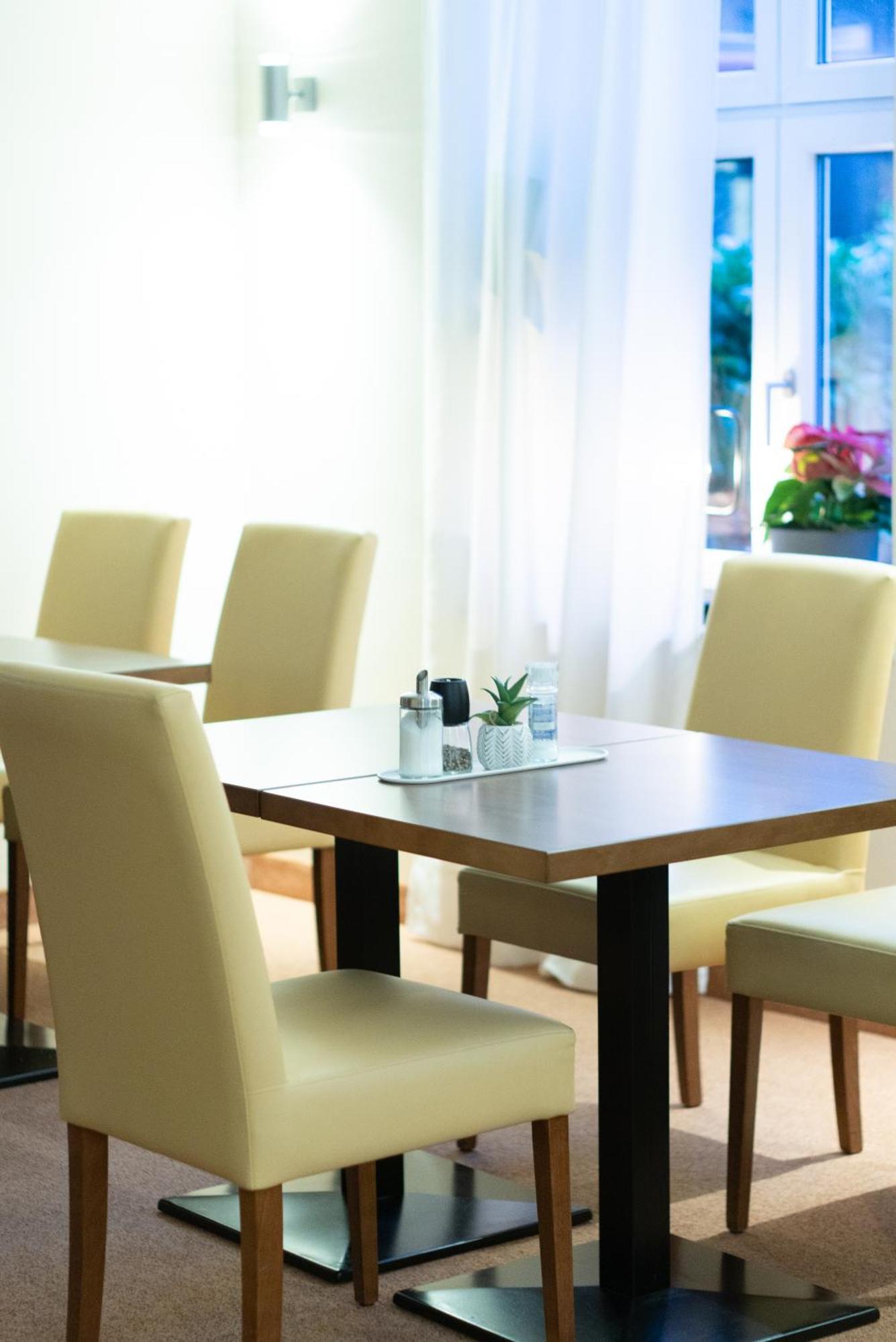 Hotel Bruehlerhoehe แอร์ฟวร์ท ภายนอก รูปภาพ